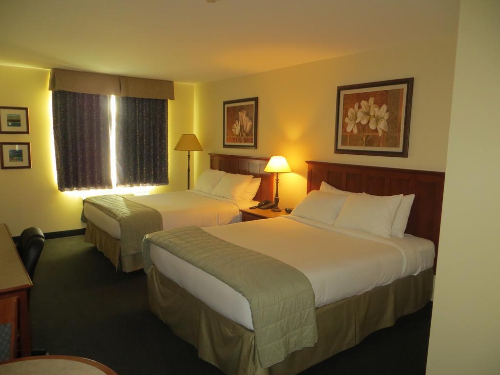 Hotel St-Bernard Saint-Bernard-de-Lacolle Zimmer foto