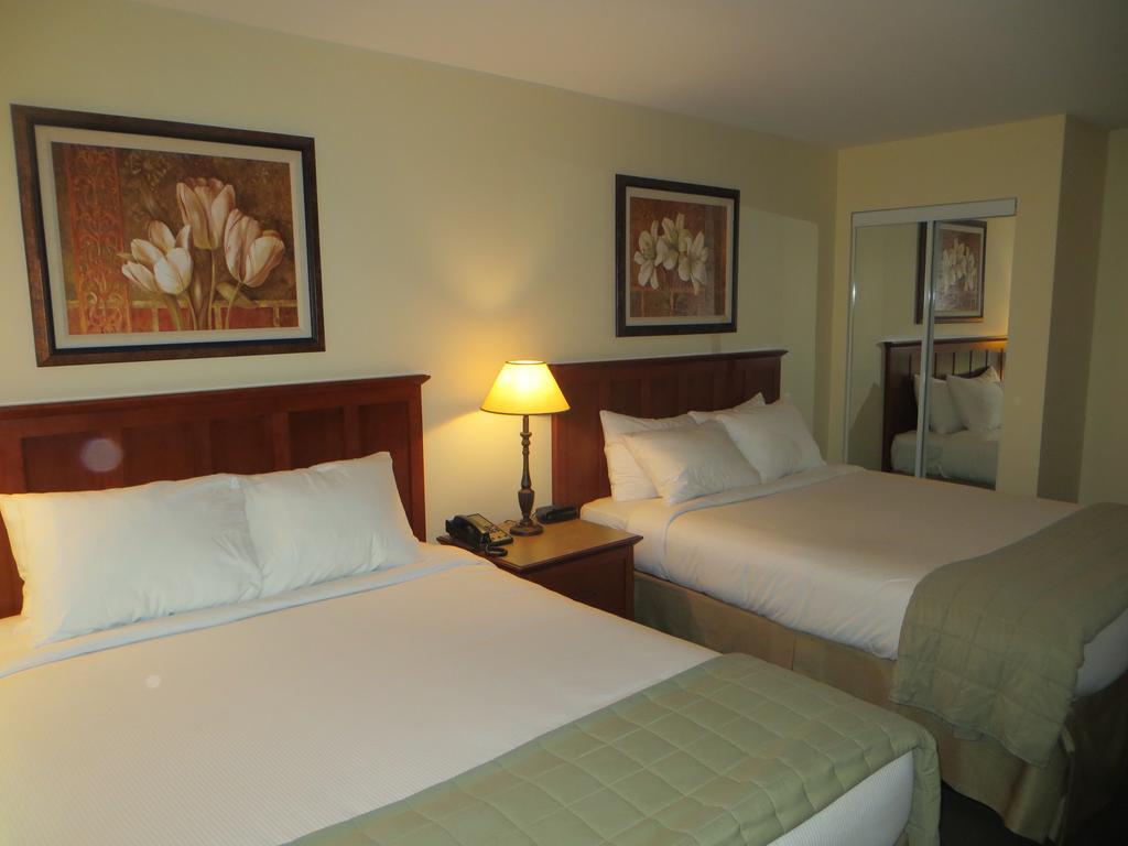 Hotel St-Bernard Saint-Bernard-de-Lacolle Zimmer foto